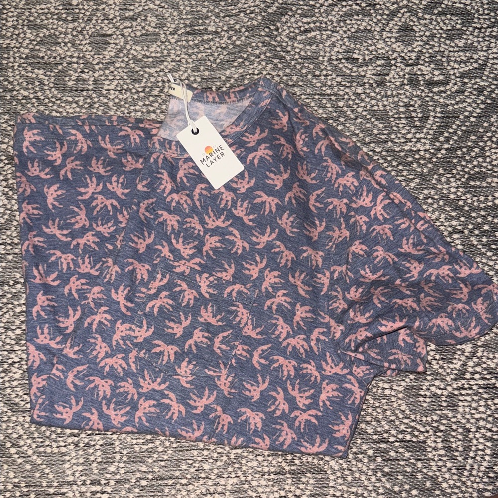 Men’s Pink and Blue Graphic T-Shirt